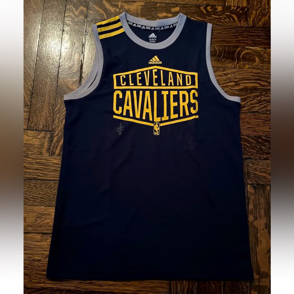New. Adidas Cleveland Cavaliers Boys Blue Warm Up Sleeveless Jersey Size XL/18